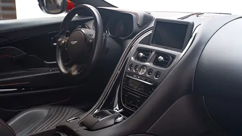2017 Aston Martin DB11 照片 13
