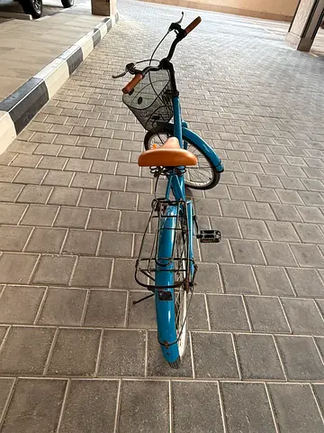 Comfort City Bike with Front Basket and Rear Rack - Good Condition