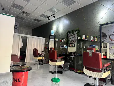 Ready-to-Operate Barbershop – Excellent Investment Opportunity A fully equipped barbershop ready for immediate operation, featuring: A prime, high-t