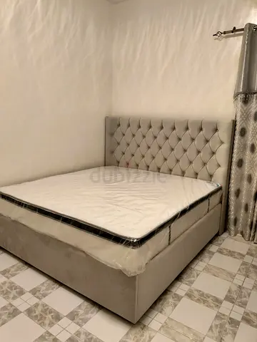 Queen size upholstered storage bed with tufted headboard - light grey
