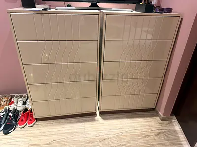 Pair of modern glossy cream 5-drawer dressers - excellent condition