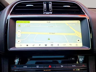 صورة مصغرة 12 لـ 2019 Jaguar F-PACE