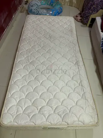Comfortable Single Bed Mattress with Quilted Design