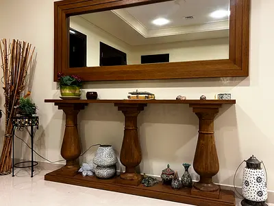 Stunning mirror and table