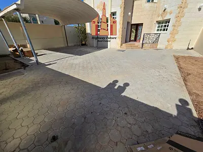Like new 6 bedroom villa big Majlis maid room 4 master room parking near beach just 120k