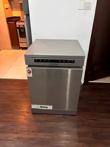 Compact freestanding dishwasher - stainless steel, good condition