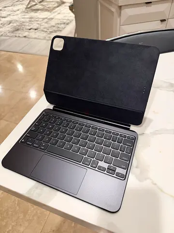 Apple 11 inch Magic Keyboard iPad Pro M5/M4