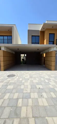 5 غرف نوم غرفة خادمة 2 باركن مسبح جيم رجال وجيم نساء منطقة ألعاب أطفال ملعب كرة قدم ملعب كرة سلة