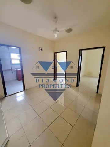 ABU SHAGARA//SIPLT AC FITED 2BHK//BIG APATMENT GOOD LOCATION NEAR BY KING FASAIL ROAD DUBLE HALL RENT ONLY 35K