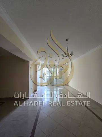 شقة فاخرة للإيجار في المجاز 3 | غرفتان وصالة بإطلالة بحرية مباشرة