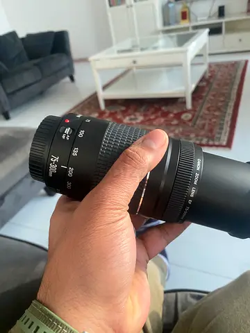 Canon EF 75-300mm f/4-5.6 III Telephoto Lens Excellent condition, fully functional with smooth zoom