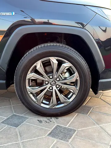2025 Toyota RAV 4 — фото 13