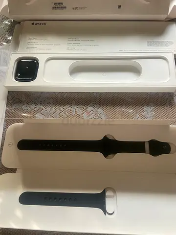Apple Watch (black) with original box and extra strap - not working