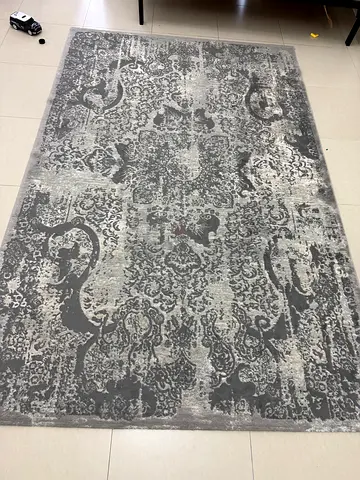Grey rug / carpet - 3m x 2m in great condition
