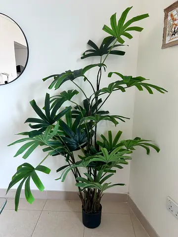 Large artificial floor plant in pot - great condition