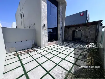 فيلا تجارية بالجرف 2 على شارع رئيسي، مساحة كبيرة مناسبة للعيادات والمكاتب والشركات، إيجار سنوي 250 ألف، دفع 4 دفعات، وتأمين 5% كاش.