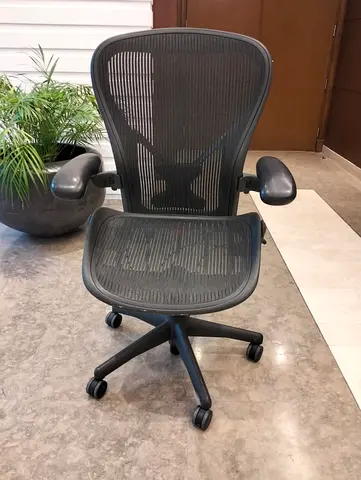 Herman Miller Aeron chair for selling.good chair sitting confirtable for long time sitting.