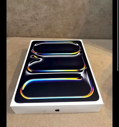 iPad Pro M5 13inch 256GB brand new SEALED with Apple Original Magic Keyboard