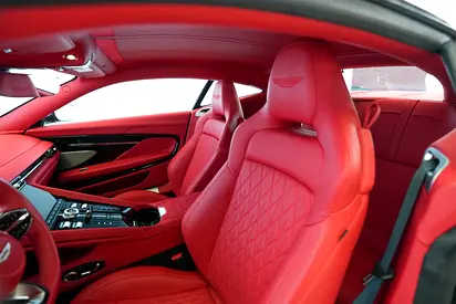 صورة 10 لـ 2024 Aston Martin DB12