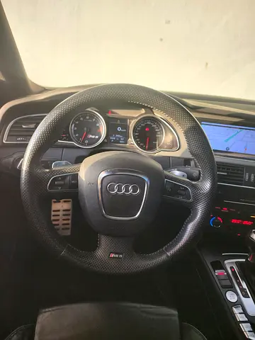 صورة 8 لـ 2011 AUDI RS5