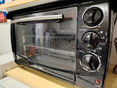 MOVING OUT SALE: Black Countertop Oven - Good Working Condition
