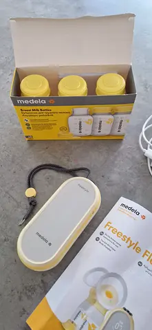 Medela Freestyle Flex Breast Pump with Extra Bottles