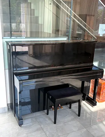🎹 Yamaha U1 Upright Piano – Made in Japan
