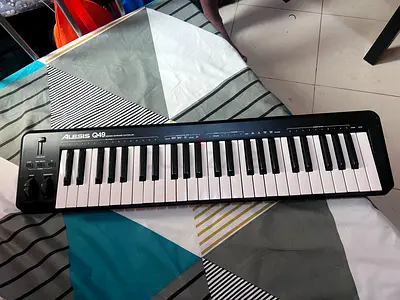 Alesis Q49 49-Key USB MIDI Keyboard Controller - Good Working Condition