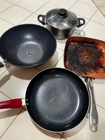 SET OF PANS AND POTS PERFECT FOR COOKING AND FRYING
