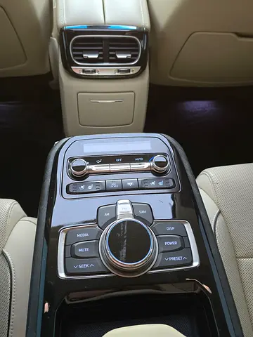 2022 Genesis G90 — фото 12