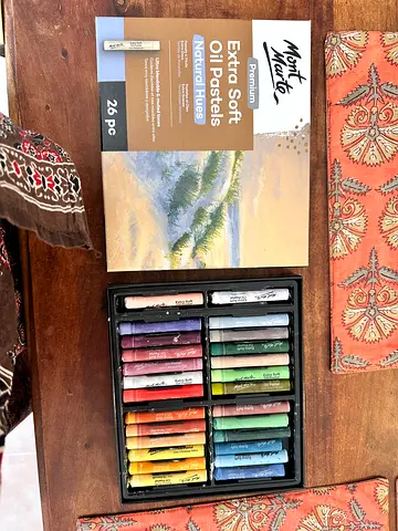 Mont Marte Extra Soft Oil Pastels 26-piece set — Natural Hues (barely used)