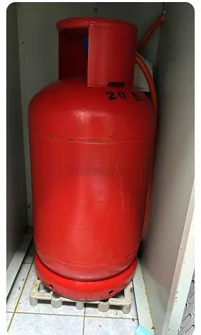 Gas cylinders full gas new with cable connection