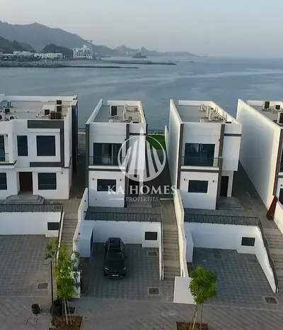 🌴🌊 فرصة استثمارية استثنائية في فلل جزيرة دانة – الفجيرة 🏡✨