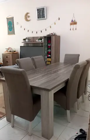 Table with 6 chairs