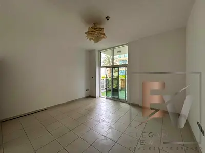 Spacious Studio with Garden – 6 Cheques