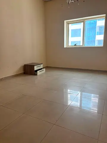 Annual Rental – Spacious 3-Bedroom Apartment in Al Khan A spacious 3-bedroom apartment is available for annual rent in Al Khan