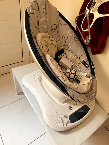 4moms mamaRoo Baby Swing - Good Condition