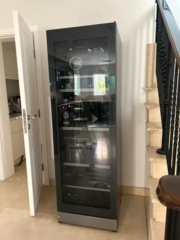 Siemens IQ700 wine fridge freestanding