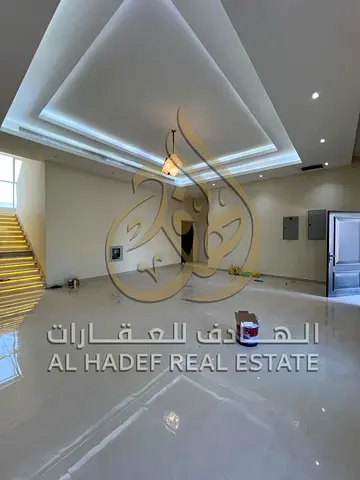 5 master bedrooms * Central air conditioning with independent= control units for each part of the villa * Central gas * Back garden * Ample parking---