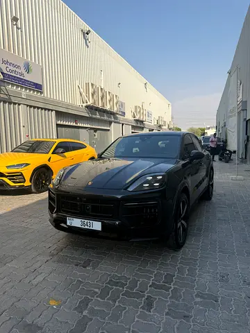 Porsche Cayenne Platinum Edition 2024 - US Specs - Low Mileage