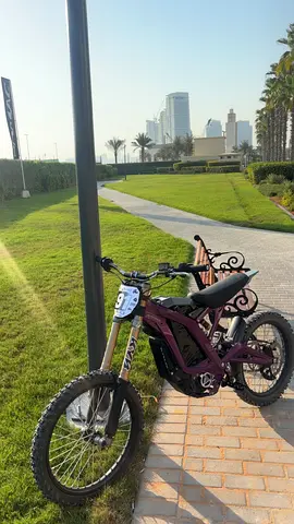 Surron lbx 25 with 1 year warranty and it has ulta bee brakes a and its powder coated purple
