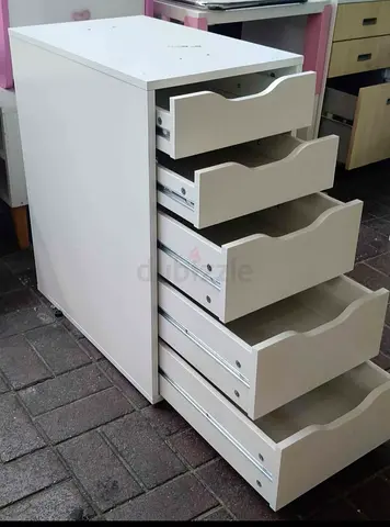 White 5-Drawer Chest / Storage Cabinet - Good Condition