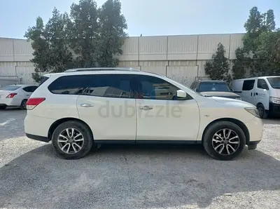 Nissan Pathfinder SV 2015 GCC Specs - Well Maintained Family SUV