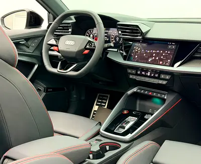 صورة 11 لـ 2025 AUDI RS3