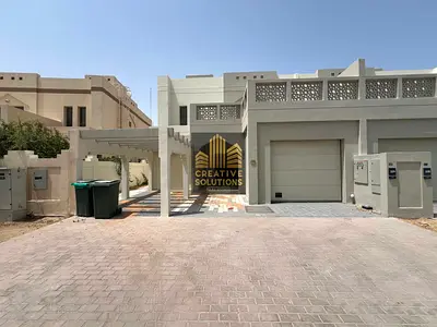 فيلا من 3 غرف نوم مطلة على الحديقة | غرفة خادمة | حديقة خاصة