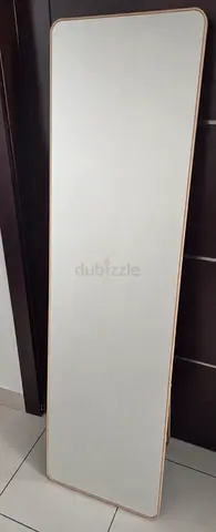 Full-length freestanding mirror with rounded corners - light wood frame