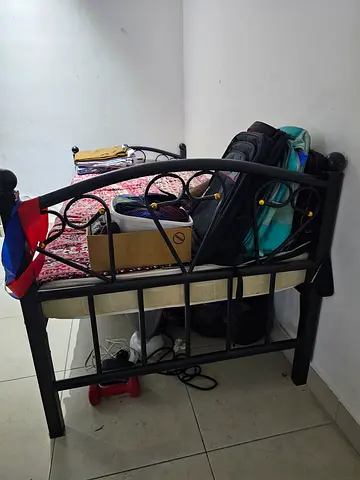 Single Metal Bed Frame with Mattress – Great Condition