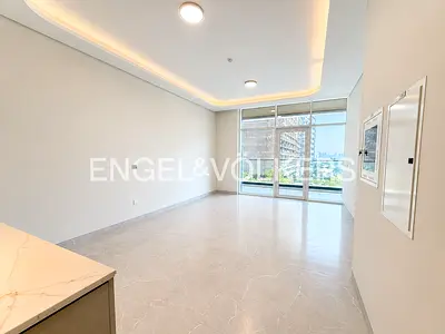 Corner Unit | Pool View | Spacious