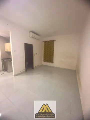 Spacious studio apartment. Close to Lulu Market. Close to the bus station. Al Rashidiya 3
