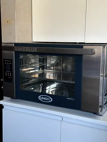 UNOX BAKERLUX SHOP.Pro™ ROSSELLA TOUCH – 4 Tray (600×400) Commercial Convection Oven + Flojet Water